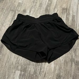 Lululemon low rise hottie hot shorts 2.5 inch inseam